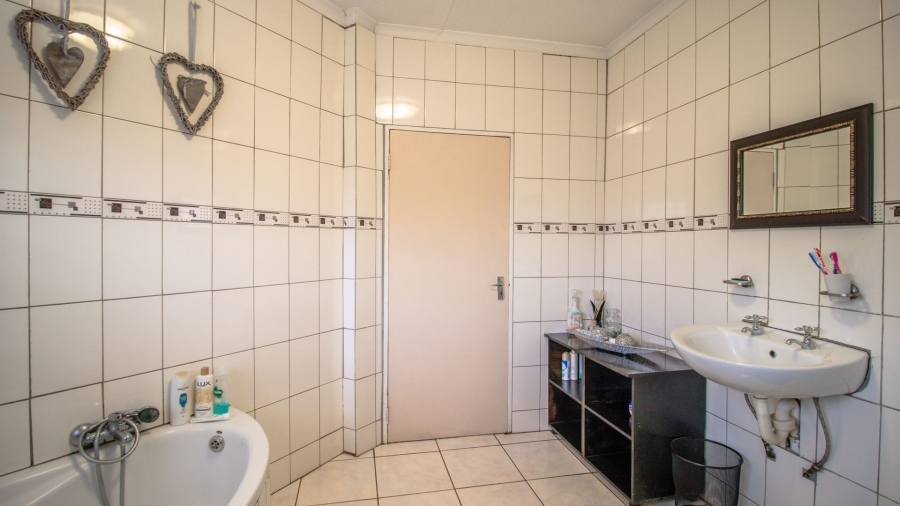 4 Bedroom Property for Sale in Olifantsnek North West